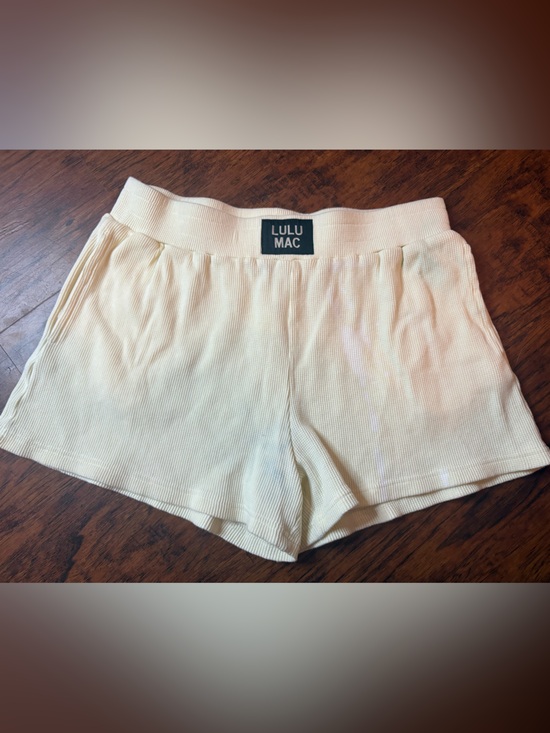 Lulu Mac Pants - High-Waist Ribbed Yellow Women's Shorts